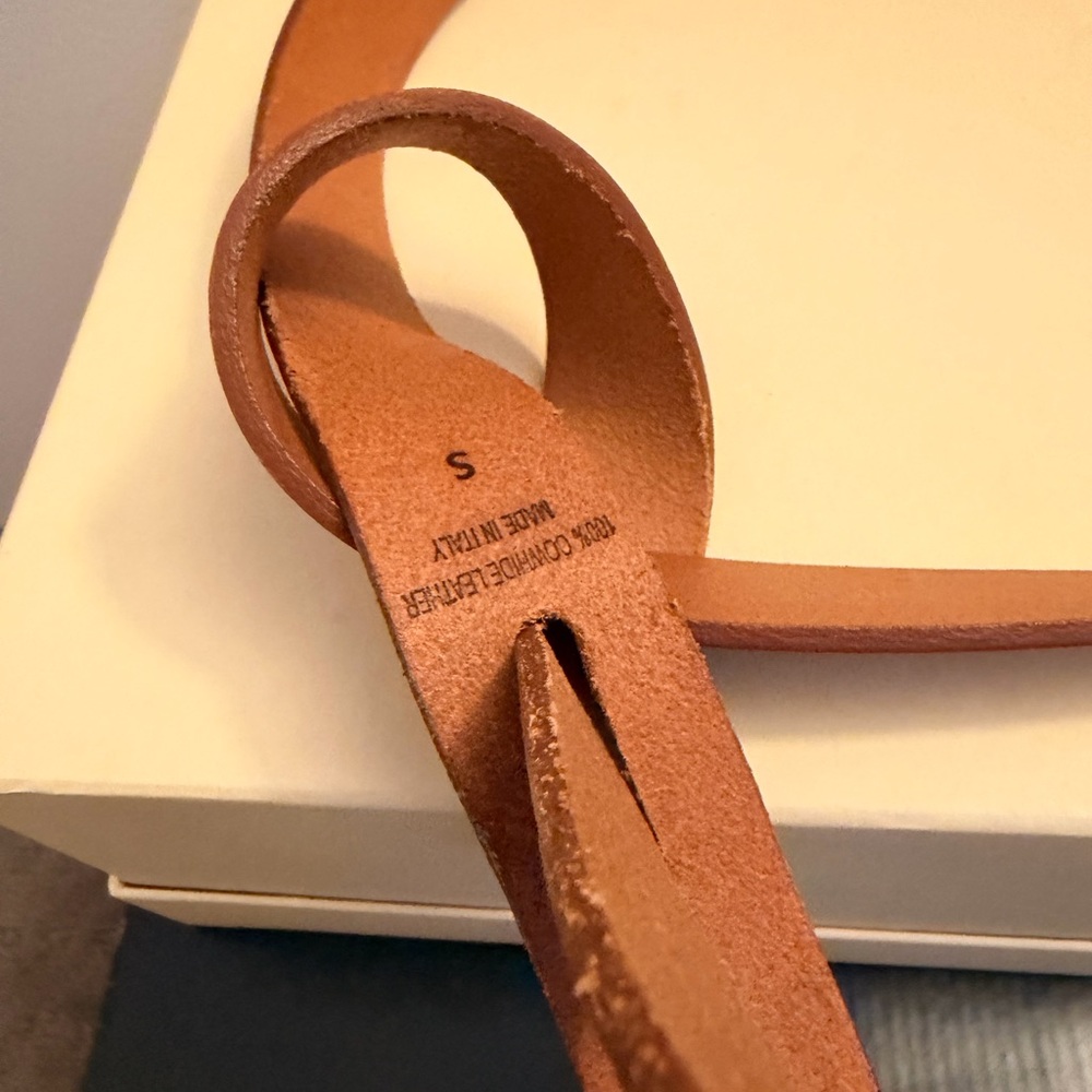 Elegant Tan Leather Belt - Picture 3 of 3